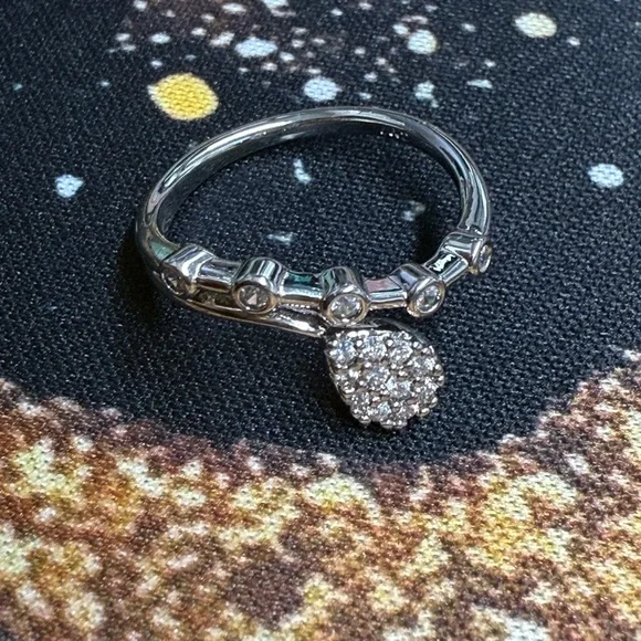 Pretty Bird Silver Teardrop Ring with Crystal Details - Picture 2 of 2